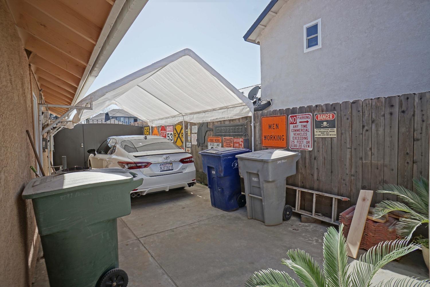 2197 Polson Avenue Clovis, CA 93611 - Photo 41 of 42 a utility room with dryer and washer