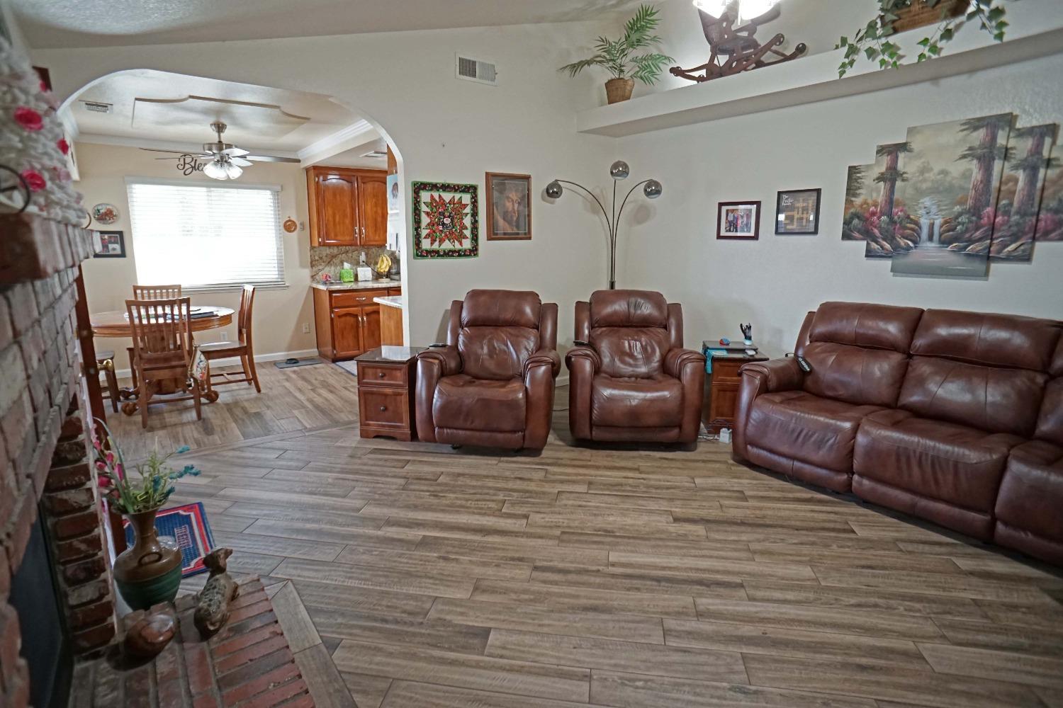 2197 Polson Avenue Clovis, CA 93611 - Photo 7 of 42 a living room with furniture