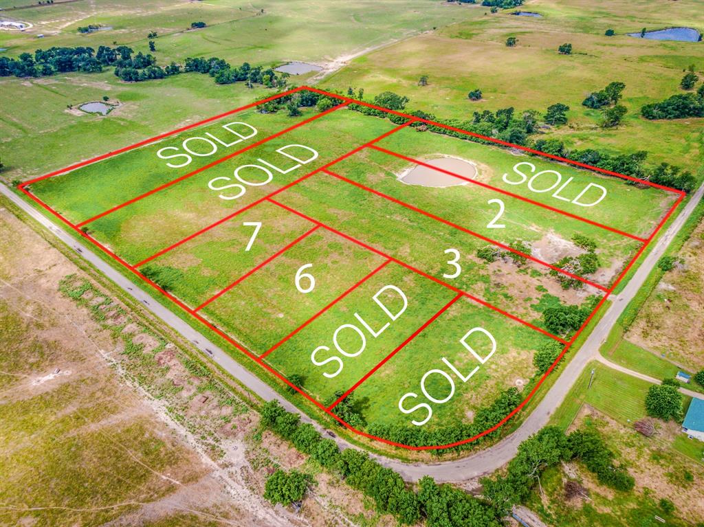 a view of an outdoor space