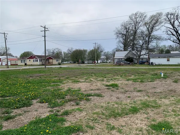 $139,900 | 101 North Railroad Street, Patoka, IL 62875