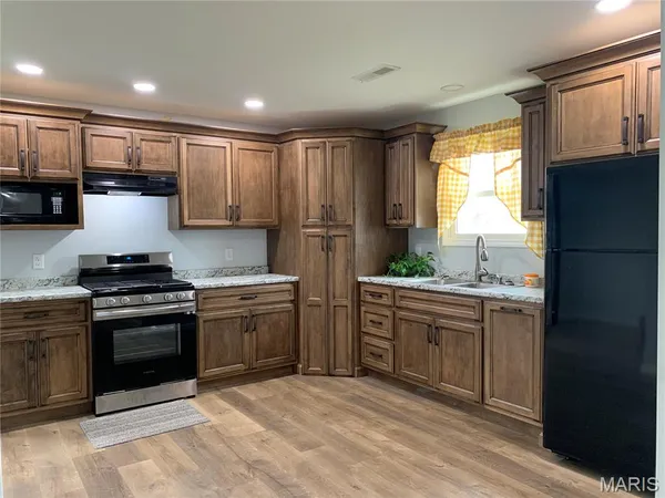 $139,900 | 101 North Railroad Street, Patoka, IL 62875