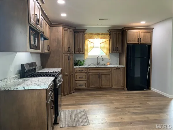 $139,900 | 101 North Railroad Street, Patoka, IL 62875