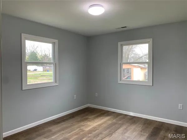 $139,900 | 101 North Railroad Street, Patoka, IL 62875