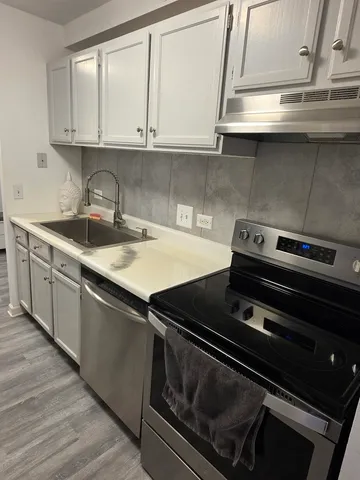 $1,900 | 1840 Huntington Boulevard, Unit 413, Hoffman Estates, IL 60169