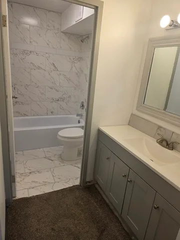 $1,900 | 1840 Huntington Boulevard, Unit 413, Hoffman Estates, IL 60169