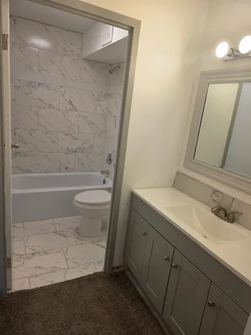$1,900 | 1840 Huntington Boulevard, Unit 413, Hoffman Estates, IL 60169