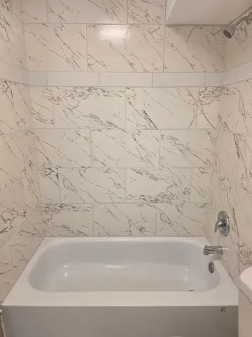 $1,900 | 1840 Huntington Boulevard, Unit 413, Hoffman Estates, IL 60169