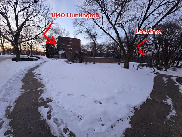 $1,900 | 1840 Huntington Boulevard, Unit 413, Hoffman Estates, IL 60169