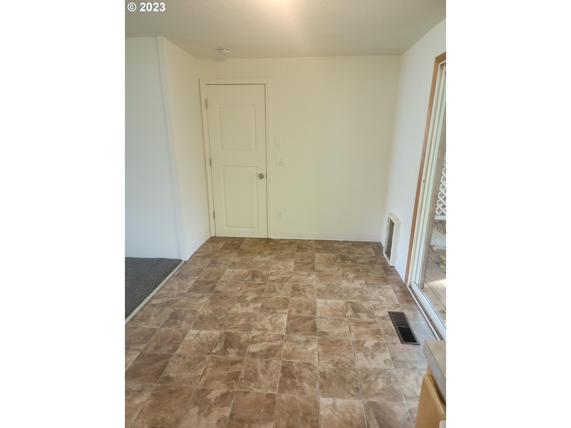 20732 Southeast Main Drive Gresham, OR 97030 - Photo 20 of 27