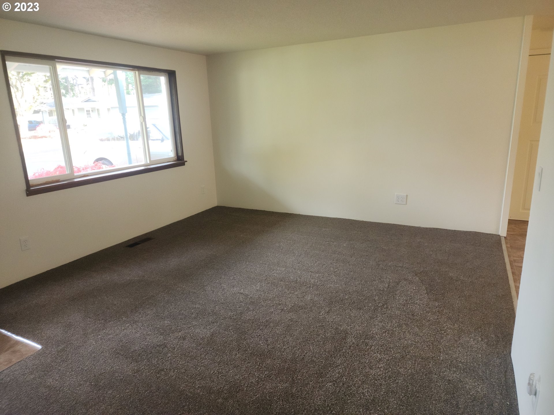 20732 Southeast Main Drive Gresham, OR 97030 - Photo 22 of 27 an empty room with a window