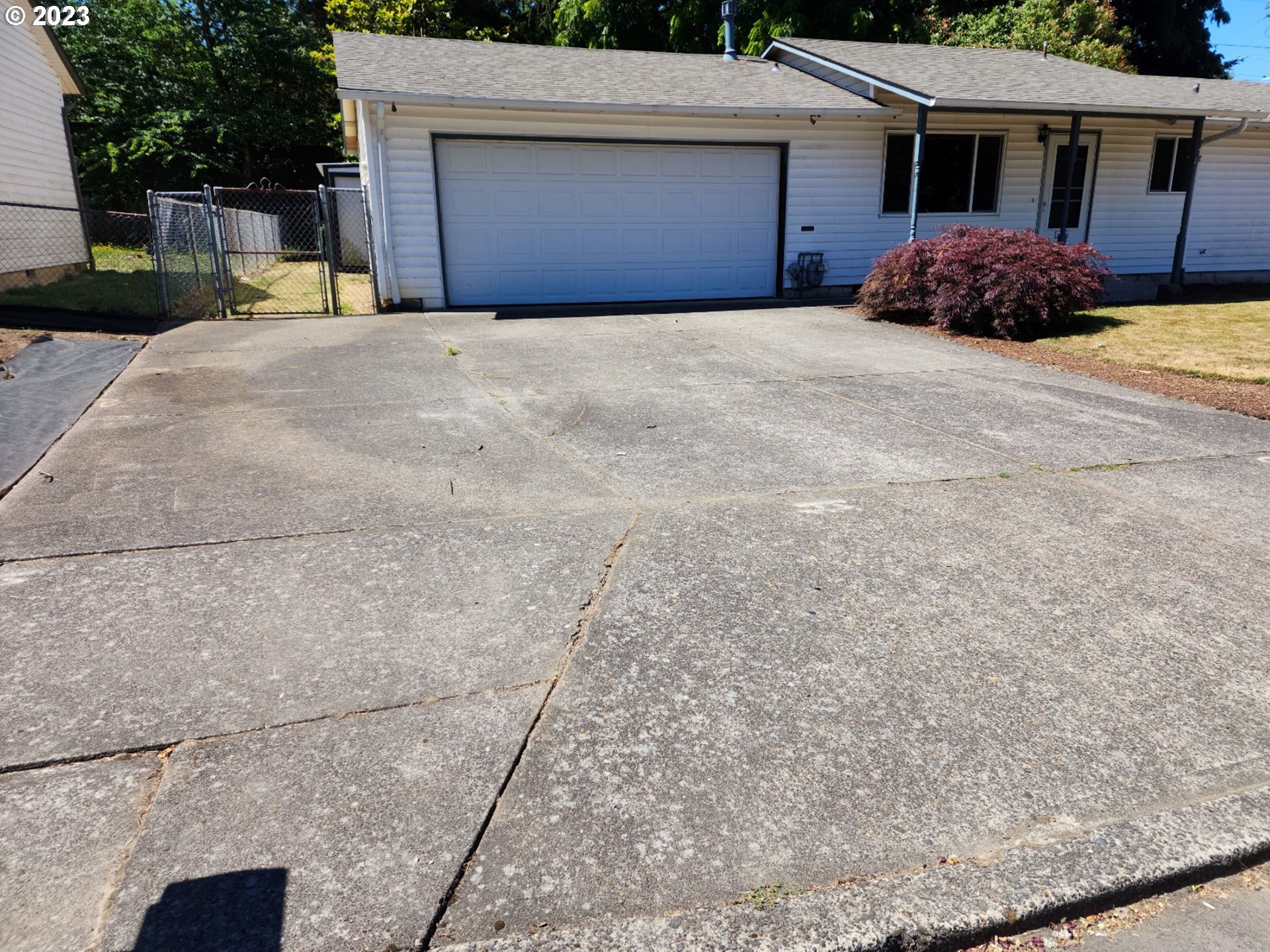 20732 Southeast Main Drive Gresham, OR 97030 - Photo 3 of 27 a house with a outdoor space