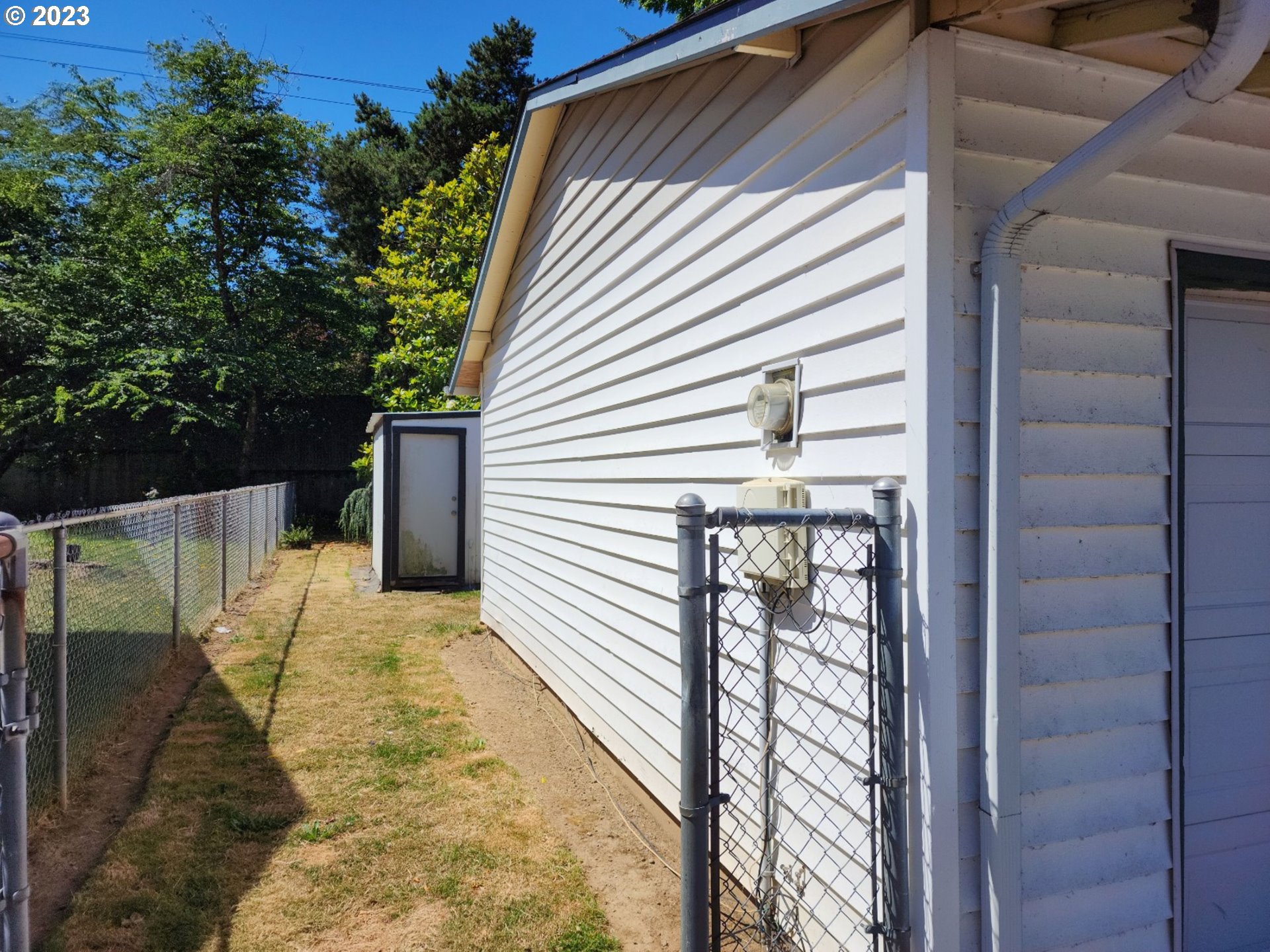 20732 Southeast Main Drive Gresham, OR 97030 - Photo 6 of 27 a view of balcony with patio