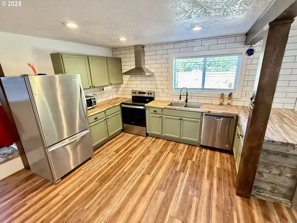 $498,000 | 35349 Blitz Lane, Blodgett, OR 97326