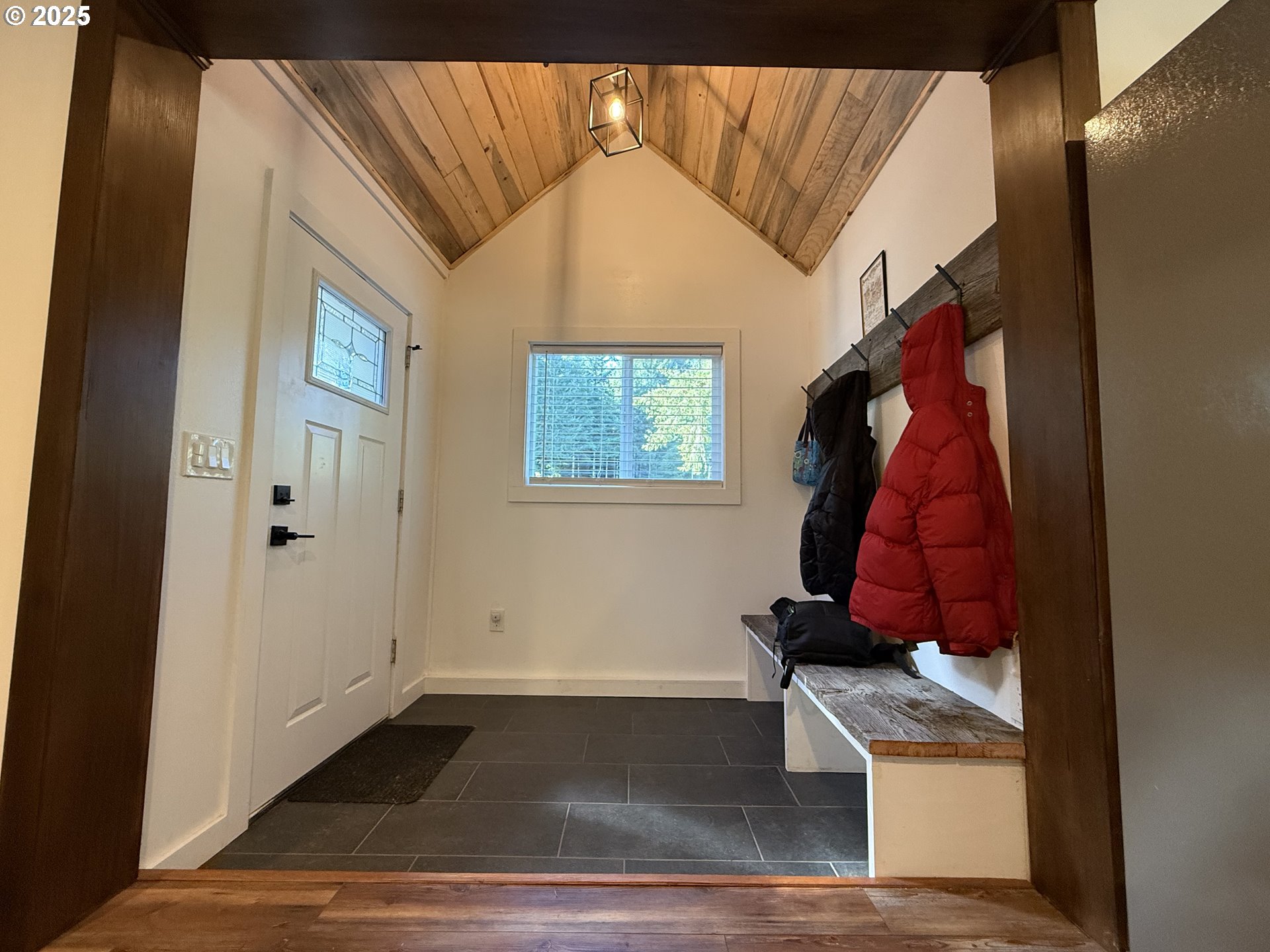 35349 Blitz Lane Blodgett, OR 97326 - Photo 27 of 47 a view of entryway and hall