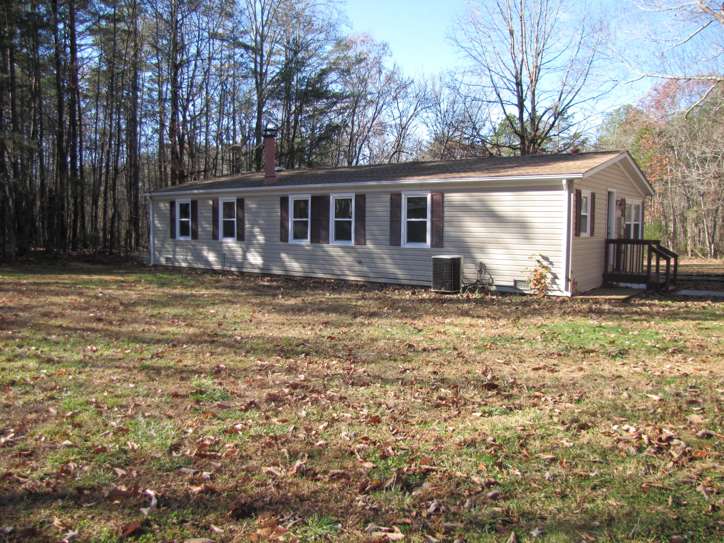 1288 Wapiti Run Road Moneta, VA 24121 - Photo 2 of 22 IMG_2706