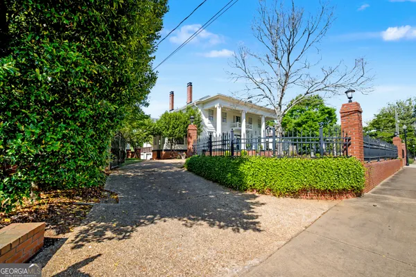 a view of a house with backyard and sitting area