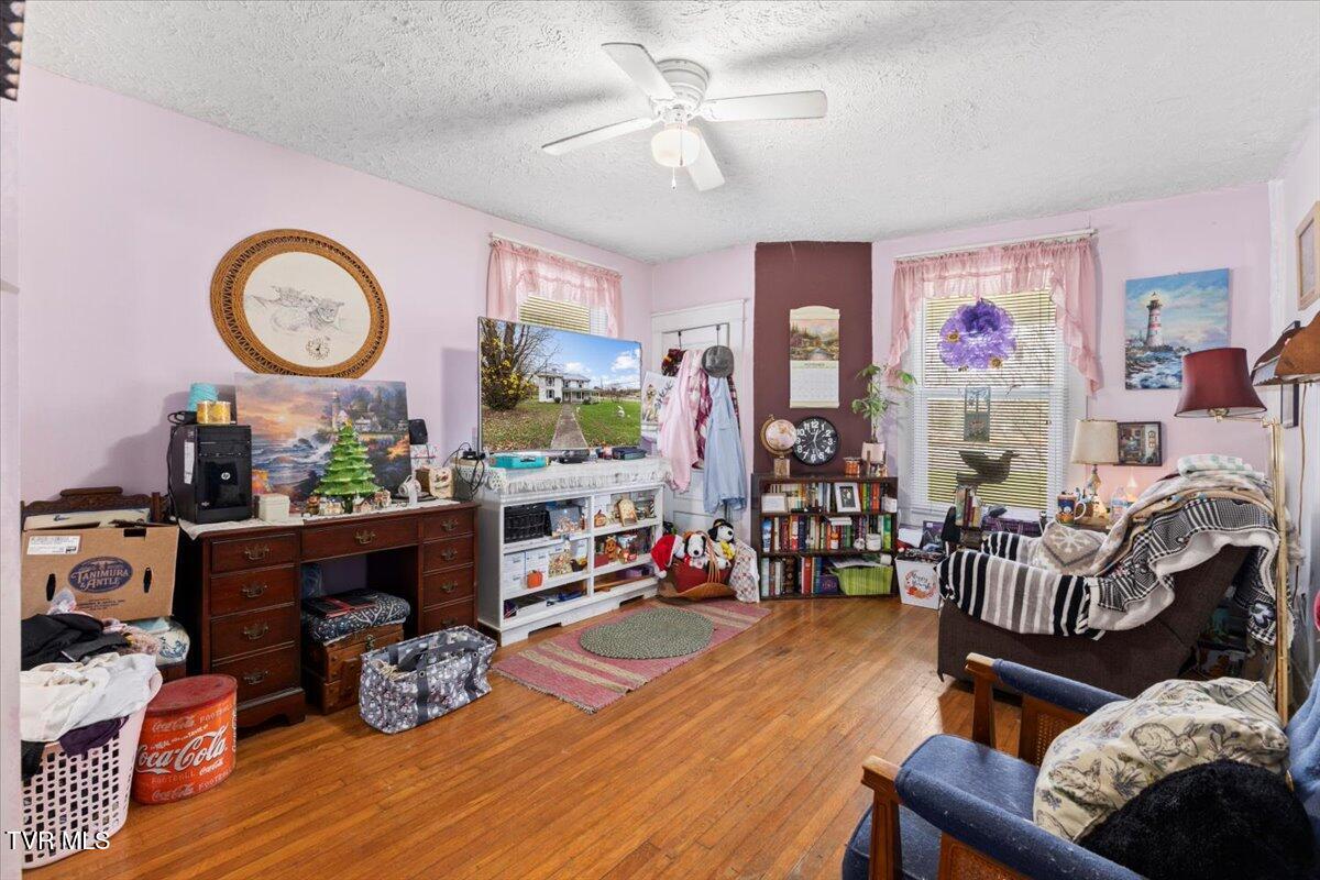 104 Maple Street Glade Spring, VA 24340 - Photo 17 of 42 20-128A9576