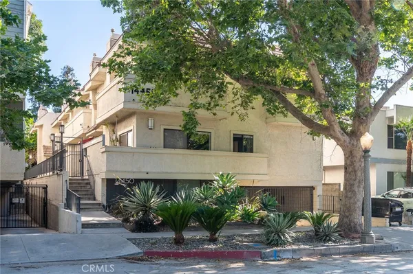 $3,365 | 14450 Benefit Street, Unit 2, Sherman Oaks, CA 91423