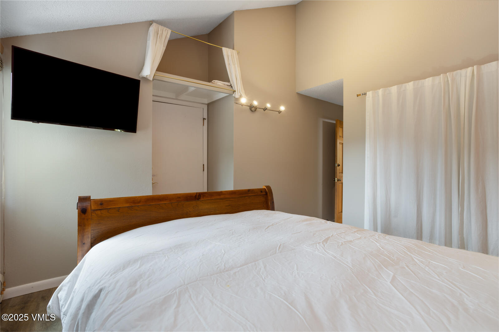 903 North Frontage Road West, Unit 14 Vail, CO 81657 - Photo 17 of 34 903 N Frontage Rd W 14 MLS-24