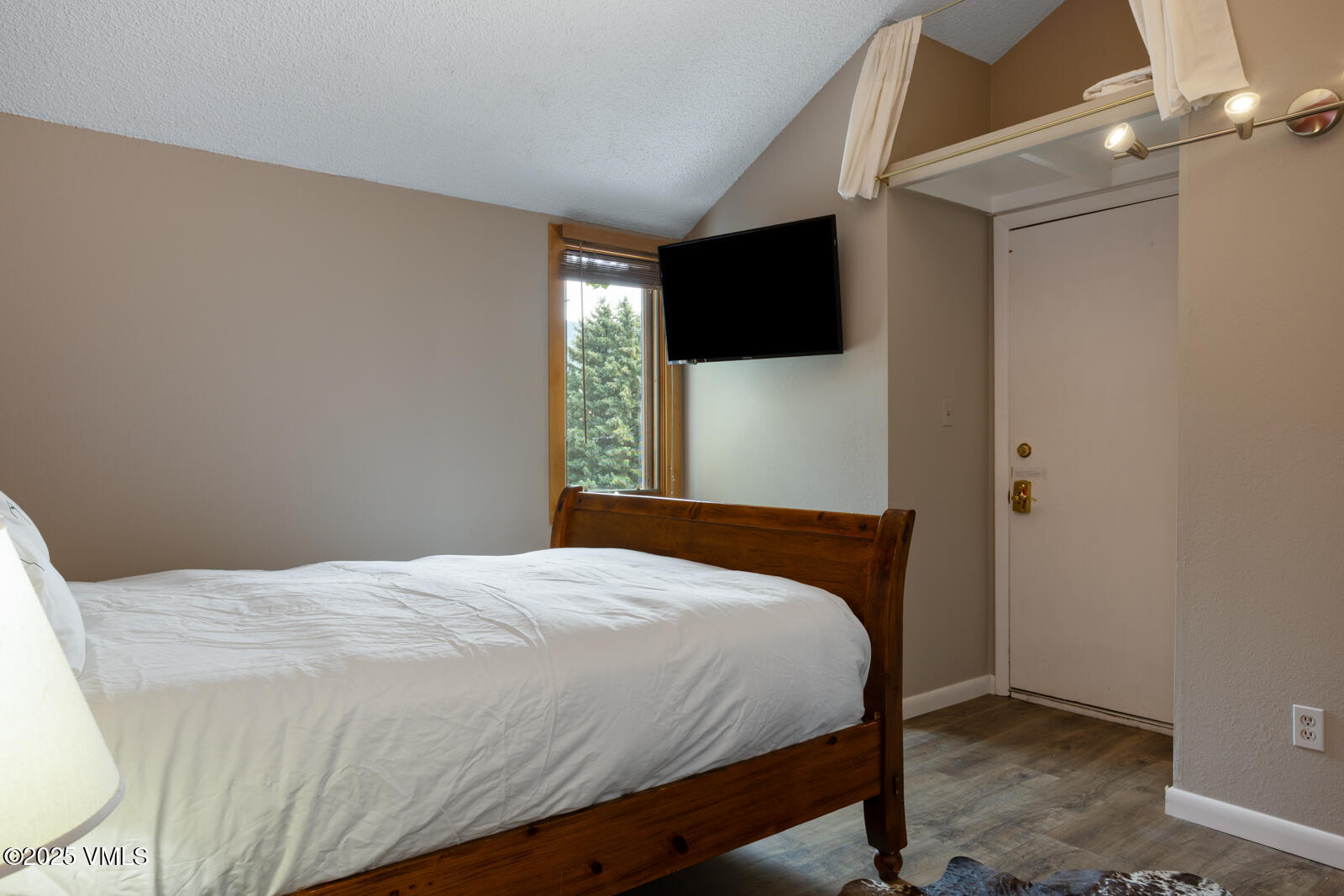 903 North Frontage Road West, Unit 14 Vail, CO 81657 - Photo 18 of 34 903 N Frontage Rd W 14 MLS-25