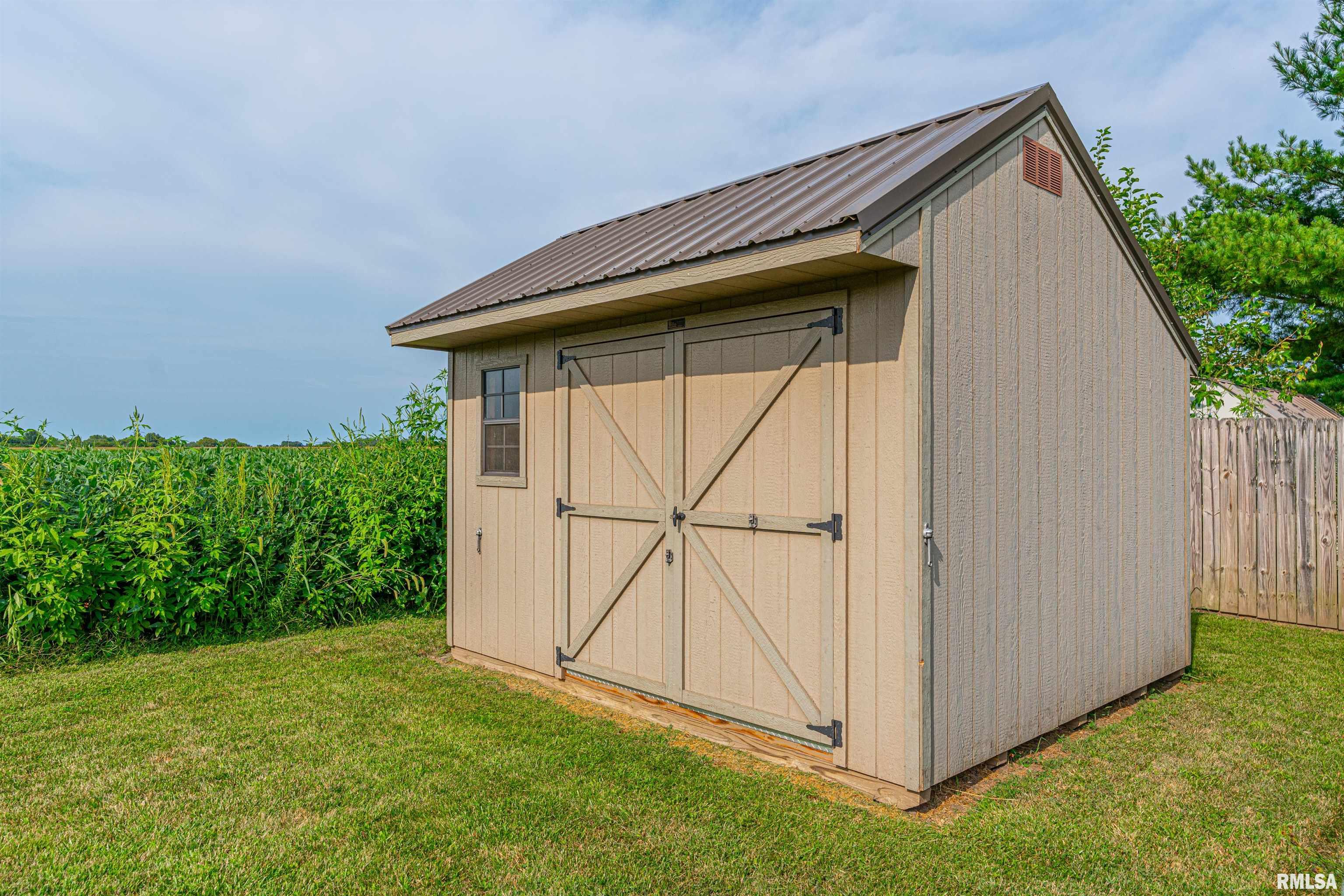 809 West Monroe Street Athens, IL 62613 - Photo 23 of 24 Gallery Image 23