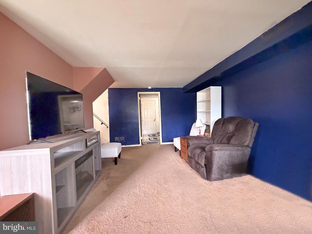 9965 Hardy Road Philadelphia, PA 19115 - Photo 26 of 43 Family Room with Inside Access to Garage