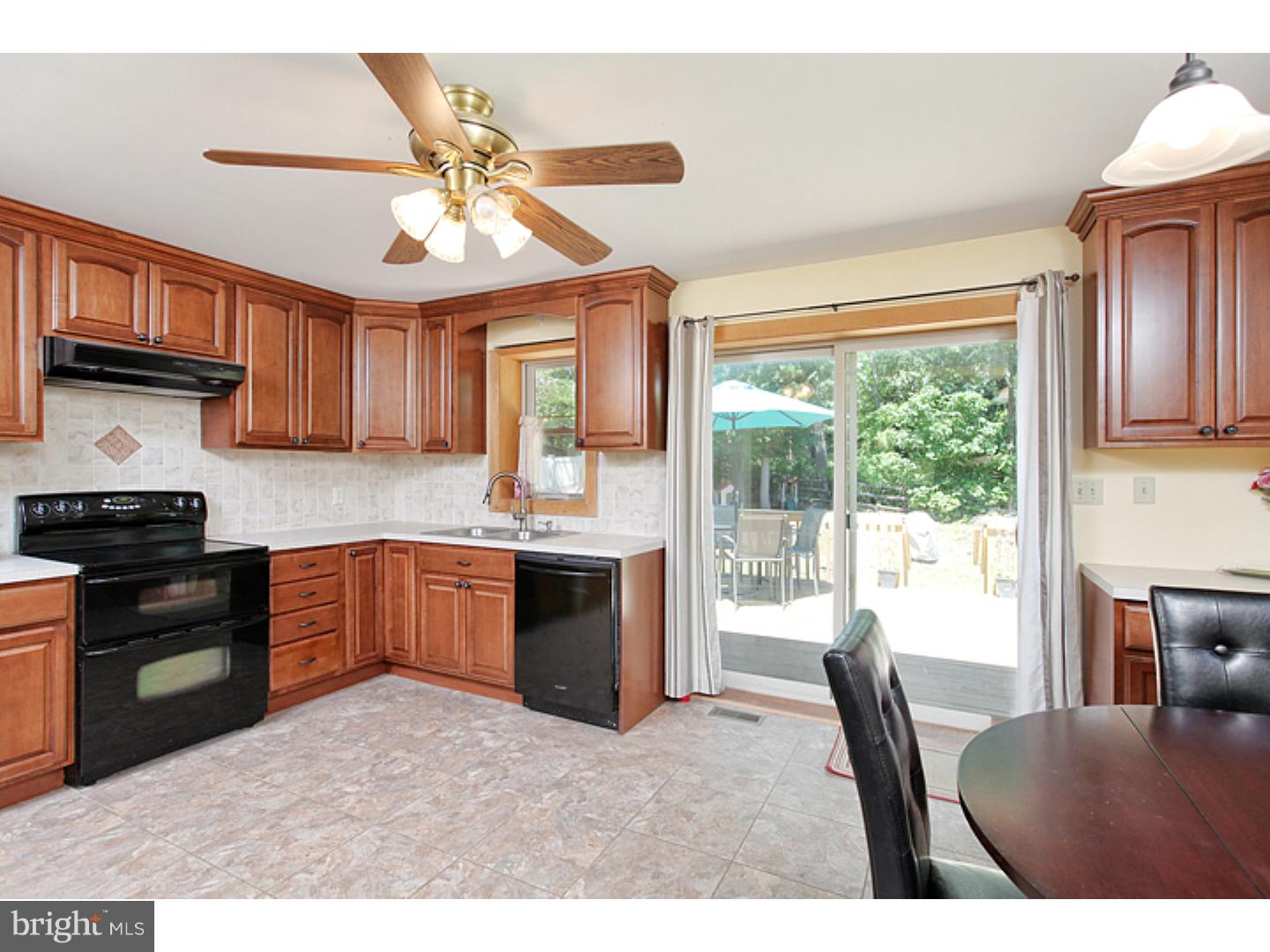 435 Ewan Road Mullica Hill, NJ 08062 - Photo 5 of 13 Kitchen