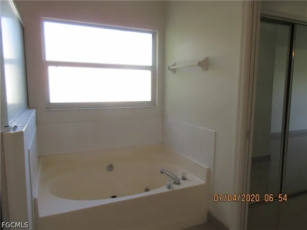 $2,400 | 918 Northeast 13th Street, Cape Coral, FL 33909