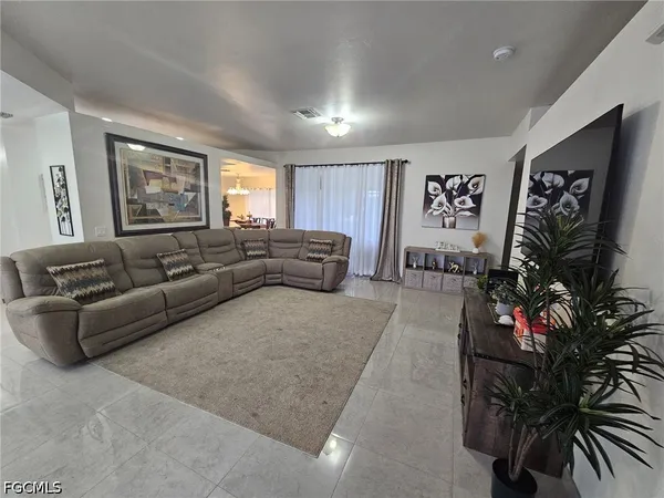 $2,400 | 918 Northeast 13th Street, Cape Coral, FL 33909