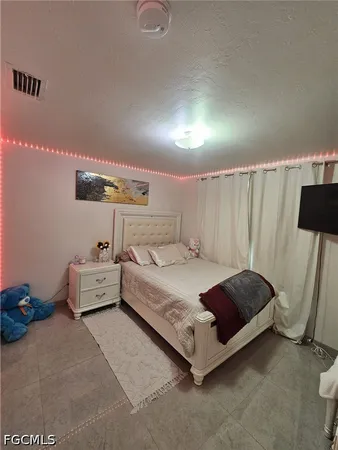 $2,400 | 918 Northeast 13th Street, Cape Coral, FL 33909