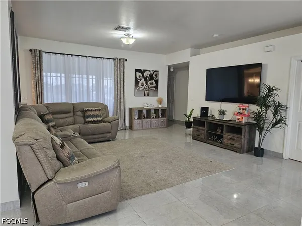 $2,400 | 918 Northeast 13th Street, Cape Coral, FL 33909