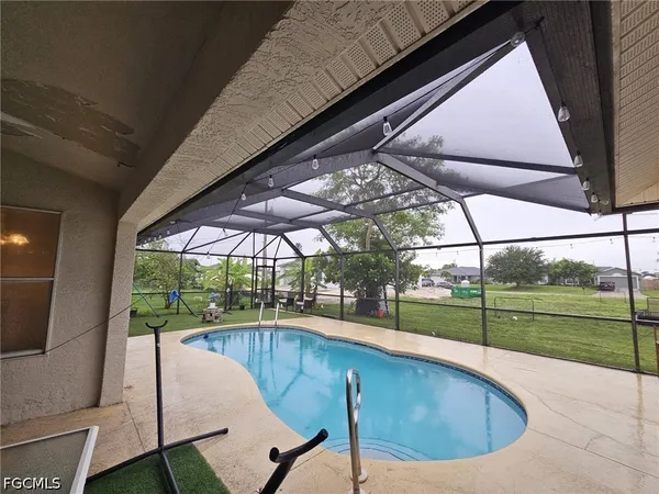 $2,400 | 918 Northeast 13th Street, Cape Coral, FL 33909