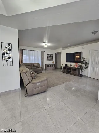 $2,400 | 918 Northeast 13th Street, Cape Coral, FL 33909