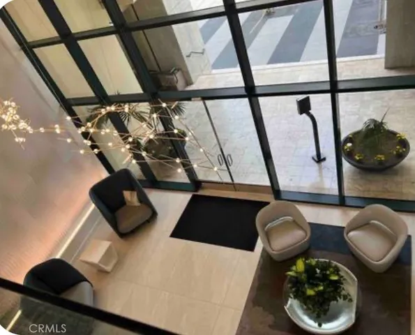 a table with chairs and a lamp on it