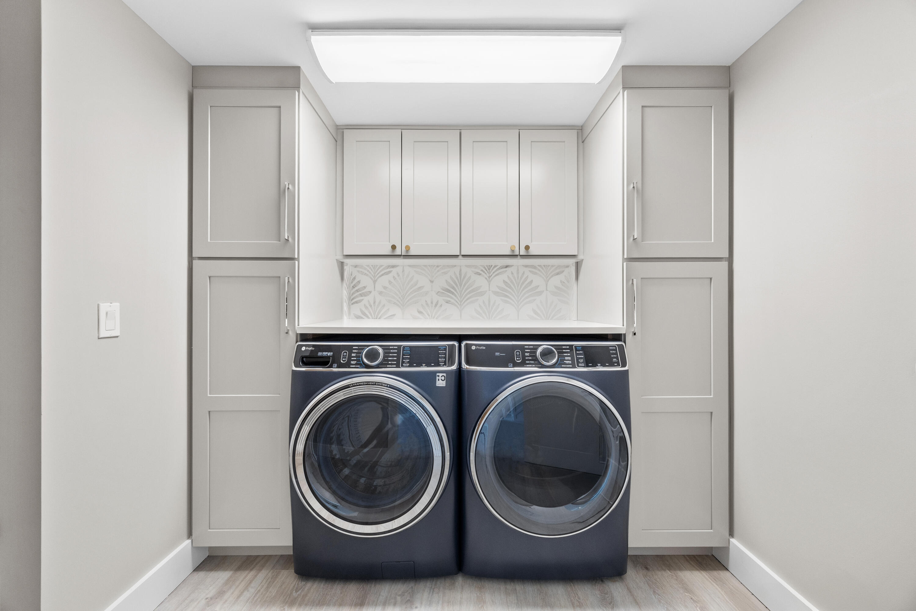 401 South Seas Drive, Unit 505 Jupiter, FL 33477 - Photo 30 of 39 a utility room with dryer and washer