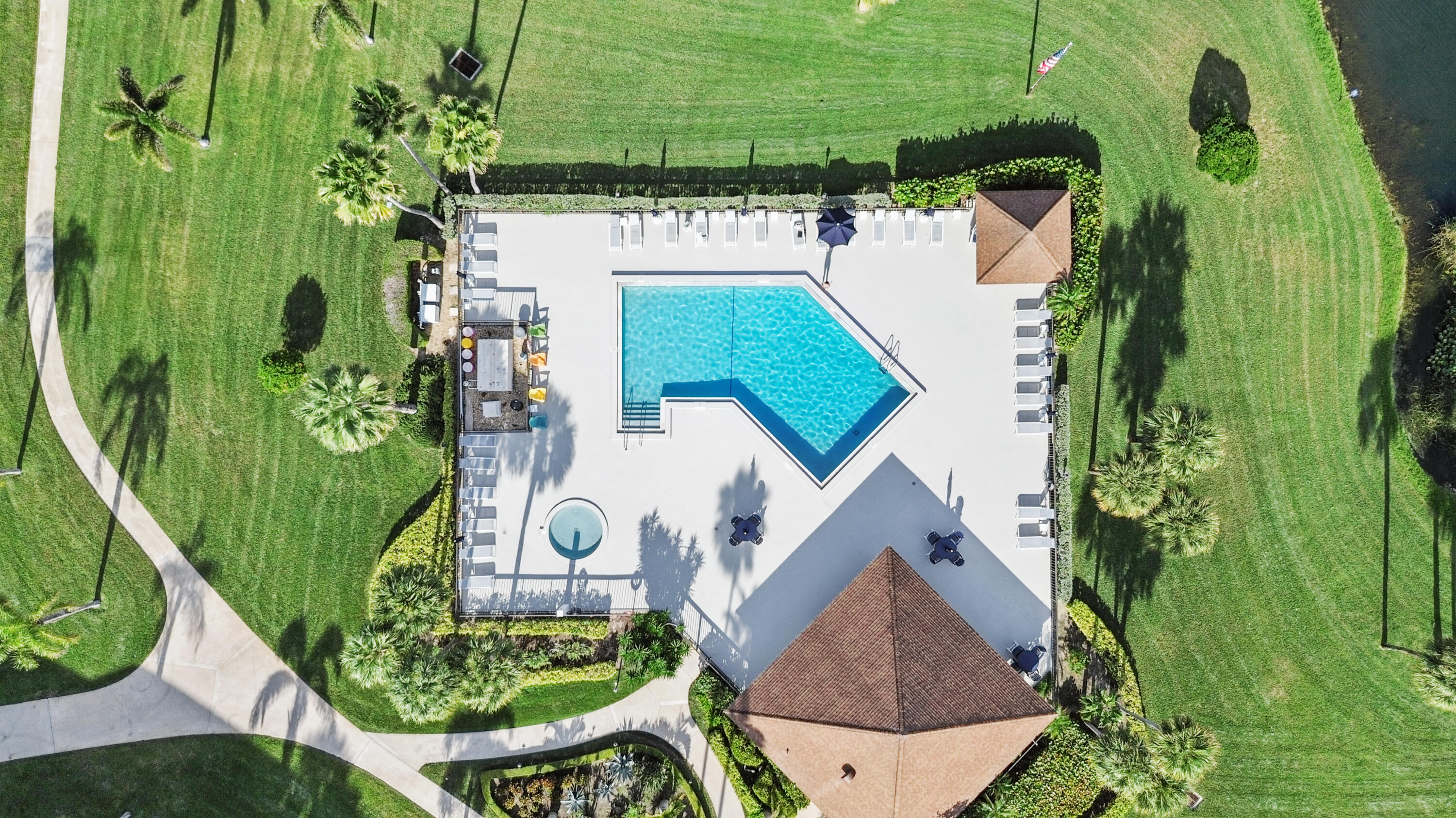 401 South Seas Drive, Unit 505 Jupiter, FL 33477 - Photo 34 of 39 an aerial view of a house with a yard