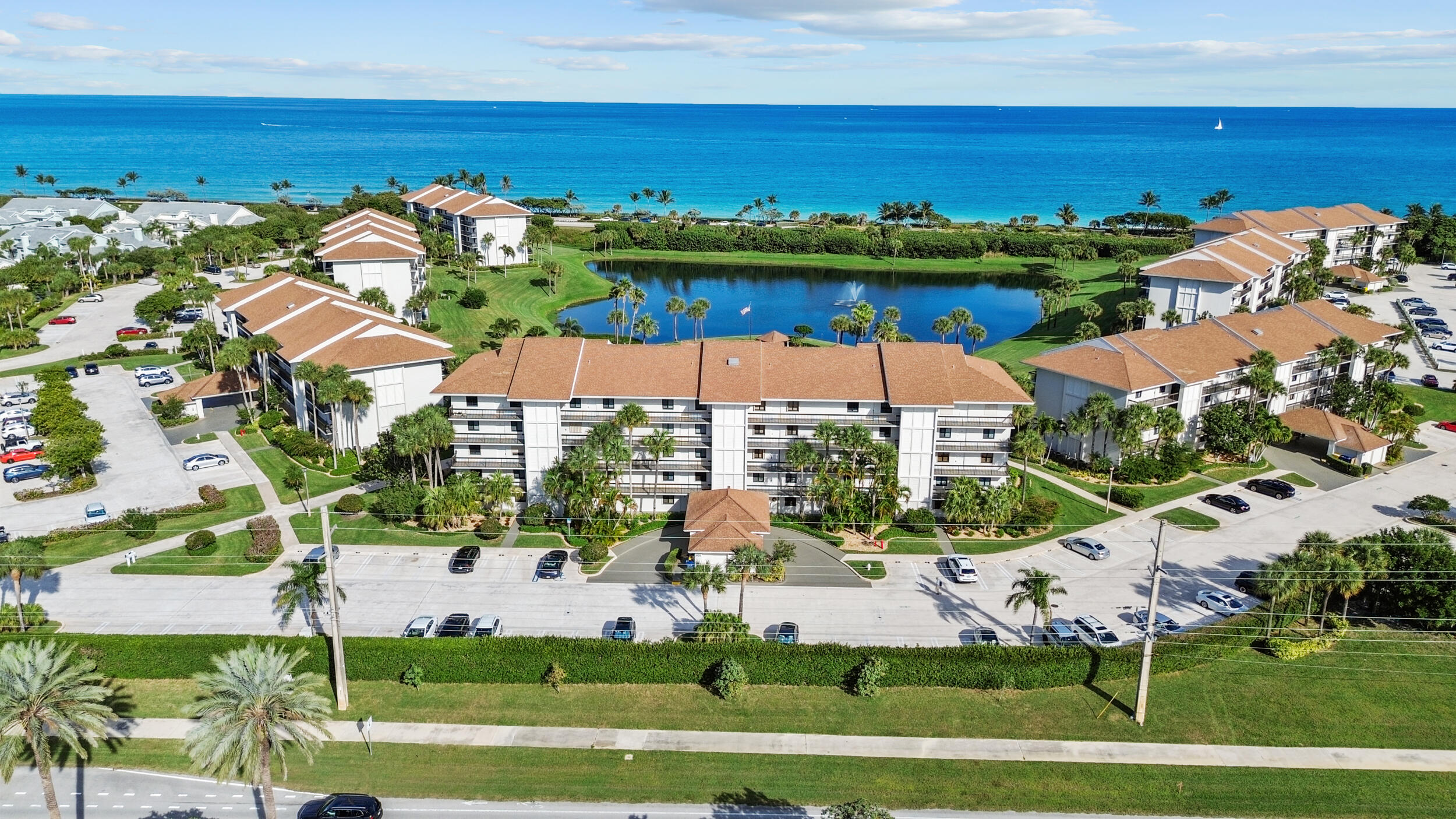401 South Seas Drive, Unit 505 Jupiter, FL 33477 - Photo 35 of 39 an aerial view of a house with a garden