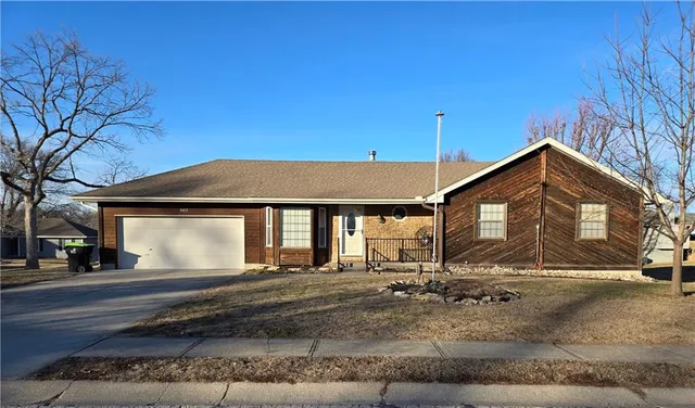 $205,000 | 3403 Northwest Shannon Court, Blue Springs, MO 64015