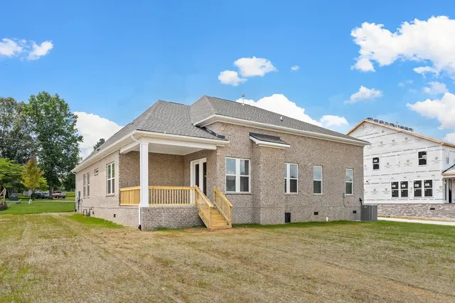 a view of a house with a backyard