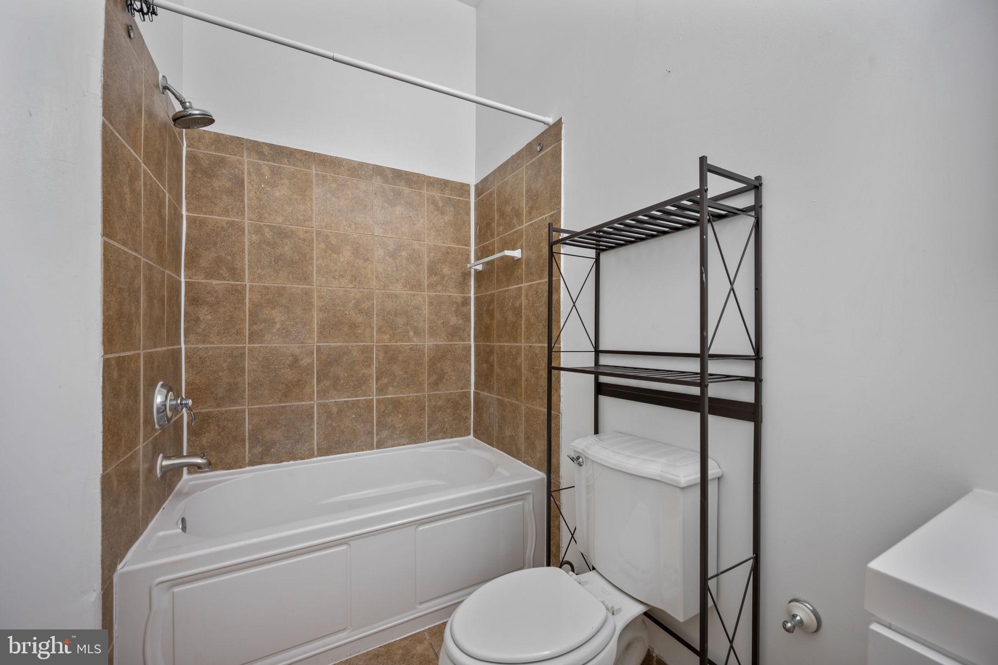 2422 Madison Avenue, Unit 1 Baltimore, MD 21217 - Photo 12 of 34 a bathroom with a toilet and a bathtub