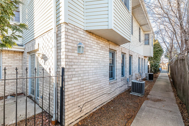 5343 Long Avenue, Unit 4 Chicago, IL 60638 - Photo 4 of 49