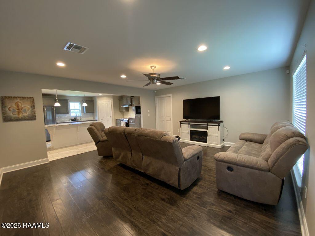 17605 Dalton Road Kaplan, LA 70548 - Photo 3 of 27 3 Living Room
