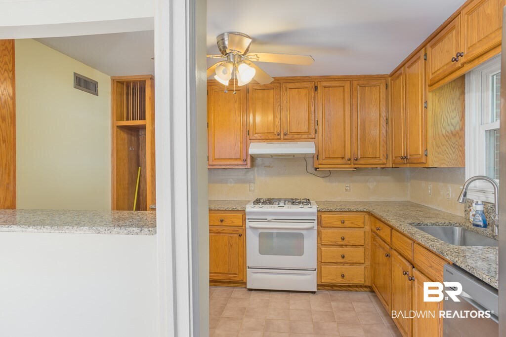 405 Thornton Place Mobile, AL 36609 - Photo 6 of 16