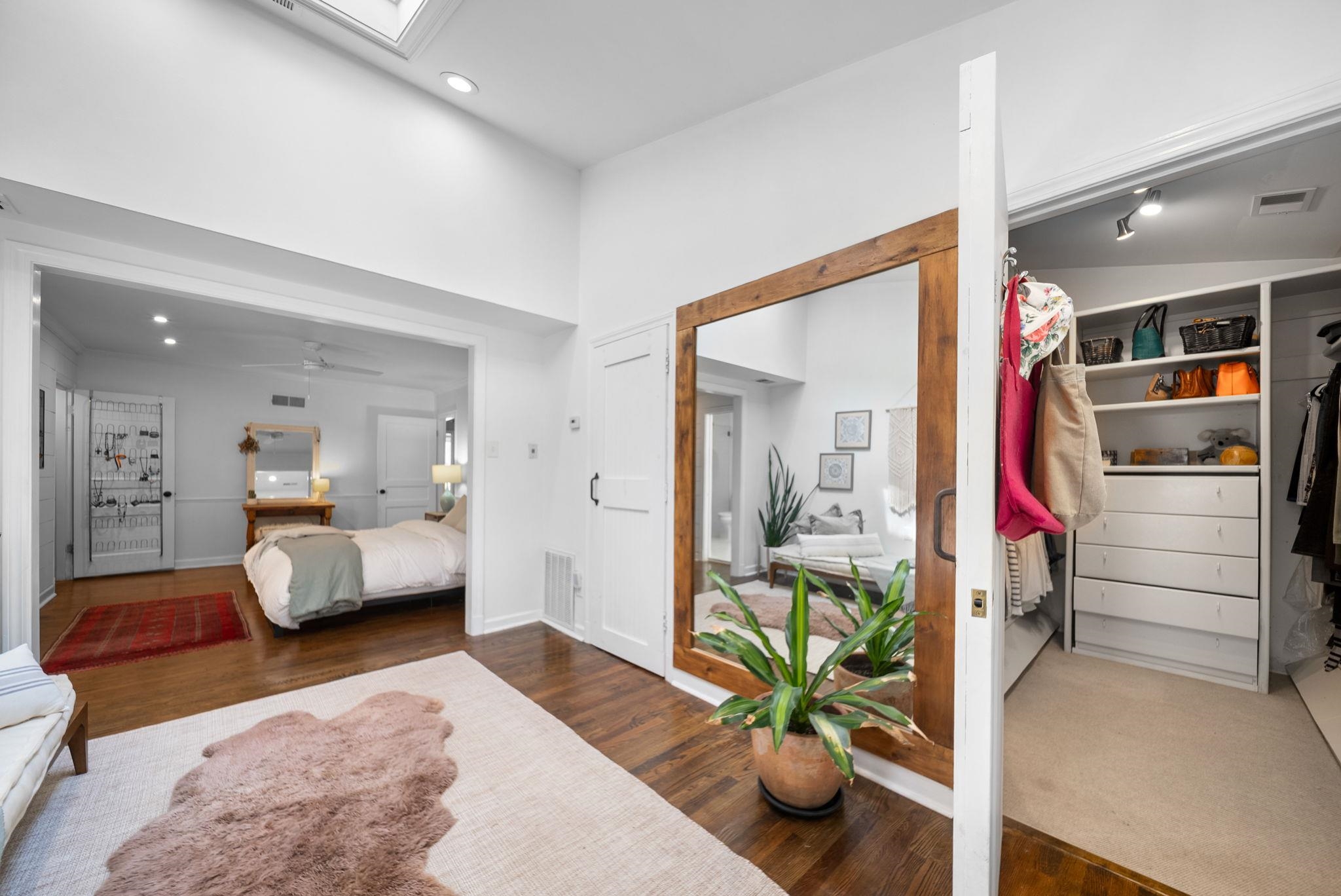 267 North Rose Road Memphis, TN 38117 - Photo 23 of 40 a living room with furniture and a flat screen tv
