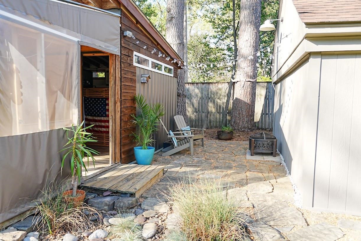 267 North Rose Road Memphis, TN 38117 - Photo 33 of 40 a view of a house with backyard and sitting area