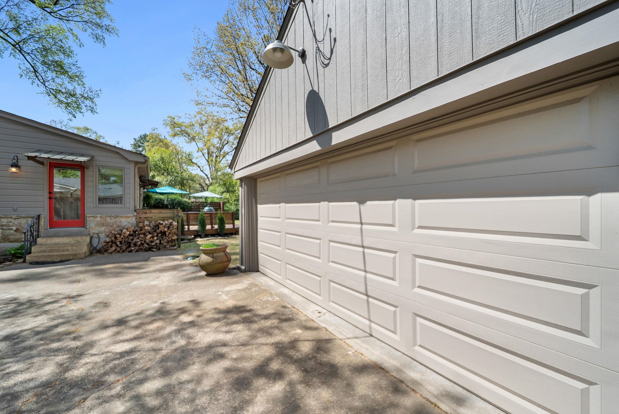 267 North Rose Road Memphis, TN 38117 - Photo 36 of 40 a view of a house with a garage