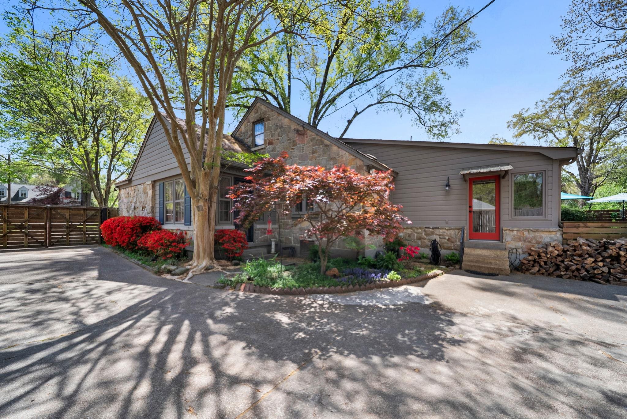 267 North Rose Road Memphis, TN 38117 - Photo 37 of 40 a view of a house with a yard and tree