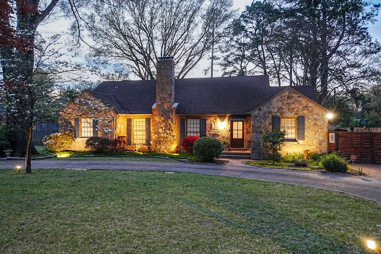 267 North Rose Road Memphis, TN 38117 - Photo 39 of 40 a view of a house with a yard
