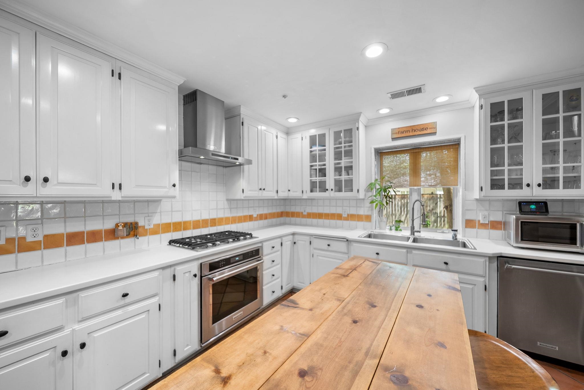 267 North Rose Road Memphis, TN 38117 - Photo 7 of 40 a kitchen with stainless steel appliances granite countertop a stove and a sink