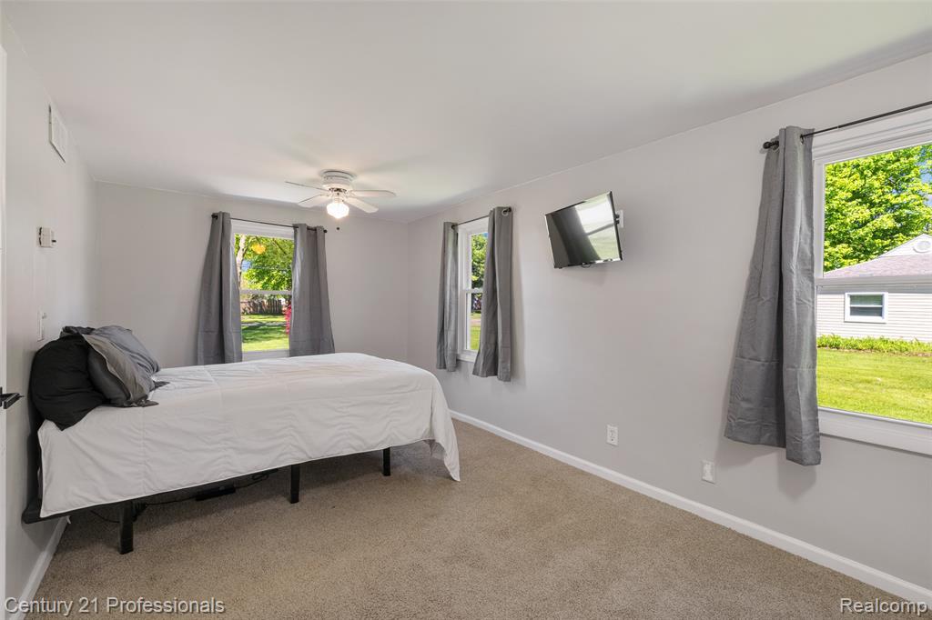 2830 Deland Road Waterford, MI 48329 - Photo 13 of 35